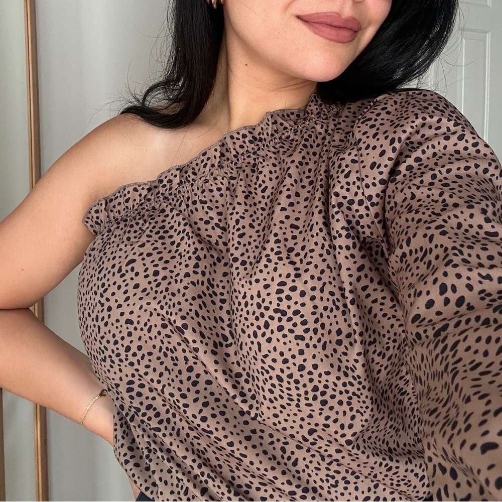 One shoulder long sleeve brown blouse
